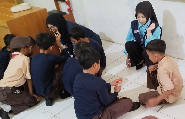 Lewat Permainan Tradisi, Mahasiswa UPI di Sumedang Lestarikan Budaya dan Dukung Aktivitas Fisik