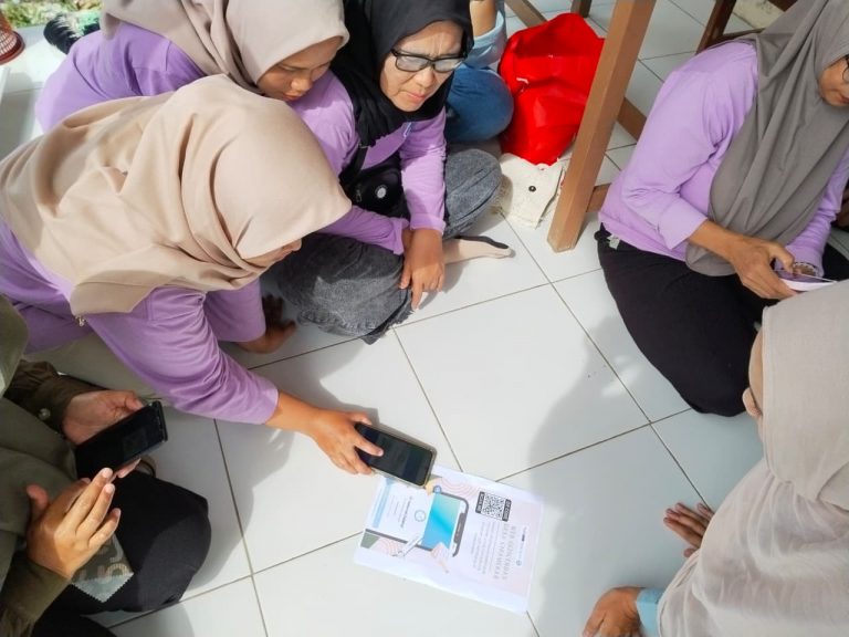 Inovasi Laman “Gizi Ceria” Mahasiswa UPI di Sumedang Dukung Pelayanan Posyandu Desa Cipamekar
