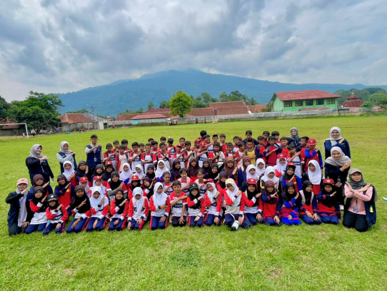 Kaulinan Urang: Cara Mahasiswa UPI di Sumedang Tanamkan Hidup Aktif pada Siswa untuk Cegah Stunting