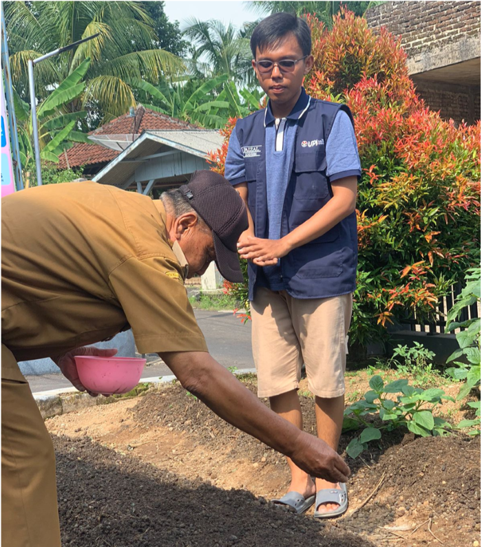 Manfaatkan Lahan Kosong, Mahasiswa UPI di Sumedang Dukung Program Teras Hijau
