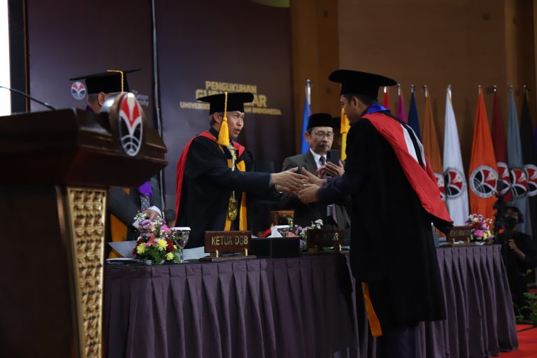 Prof. Andhy Setiawan: Fisika Fungsionalisasi Material Menjadi Jembatan Ilmu Dasar dan Teknologi Terapan