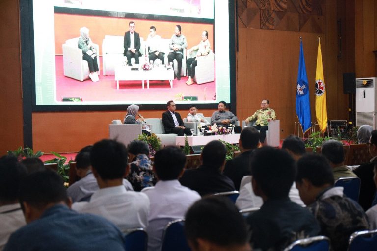 Keynote Session SENAVOK 2025: Kolaborasi Pemerintah–Akademisi–Industri Perkuat Transformasi Digital Pendidikan Vokasi