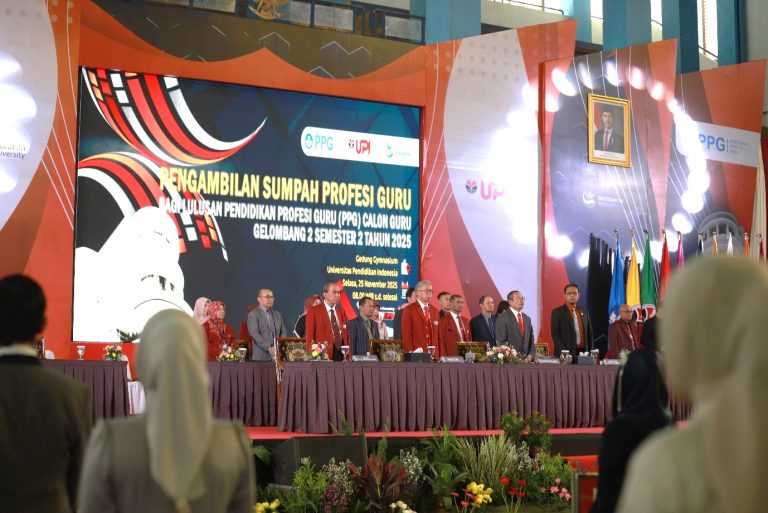 UPI Tegaskan Komitmen Mencetak Pendidik Unggul Lewat Sumpah Profesi Guru 2025
