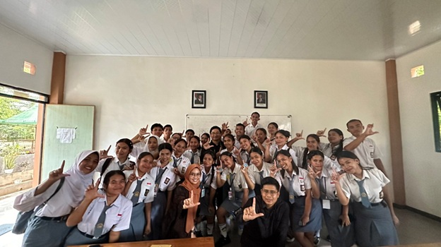 UPI Kuatkan Literasi Sains dan Energi Terbarukan di Labuan Bajo