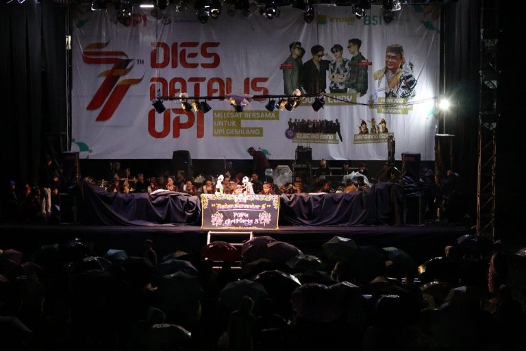 Wayang Golek Tutup Meriah Rangkaian Dies Natalis ke-71 UPI