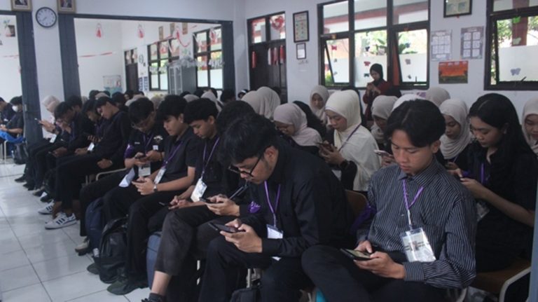 BESA Bekali Mahasiswa Baru Prodi Bisnis UPI Dalam Pelatihan Kepemimpinan di CLT 2025