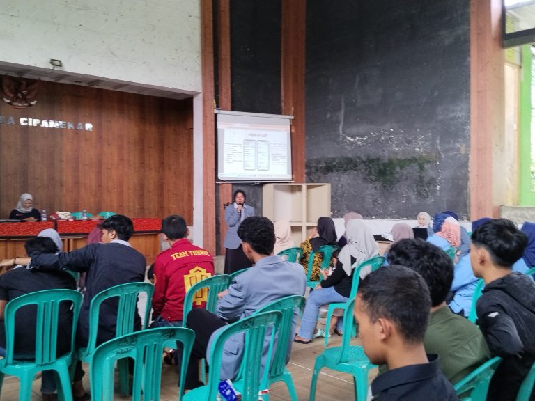 Mahasiswa UPI di Sumedang Edukasi Penggunaan Gawai Sehat untuk Anak di Desa Cipamekar