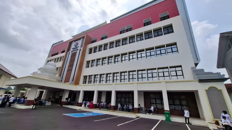 Rektor UPI Resmikan Gedung “Selat Sunda” di Kampus Serang