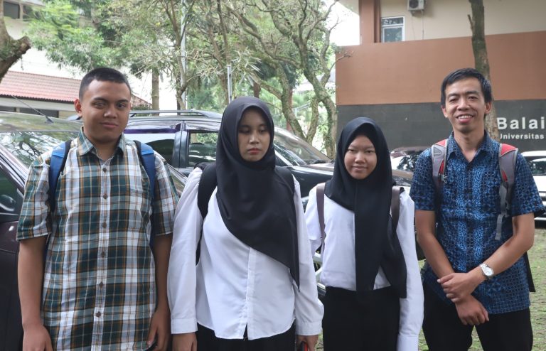 Dari Alumni Menjadi Pengantar Mimpi: Perjalanan Yasir Mengawal Siswa Tunanetra Menuju Kampus Impian