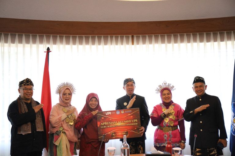 Menyalakan Cahaya dari Ruang Kelas: Perjalanan Lusijani dalam Menghidupkan Literasi