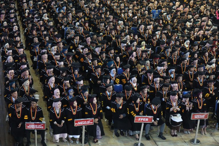 Ketua Senat Akademik UPI: Wisudawan Harus Menjadi Agen Perubahan dan Menjaga Nilai Tri Dharma Perguruan Tinggi