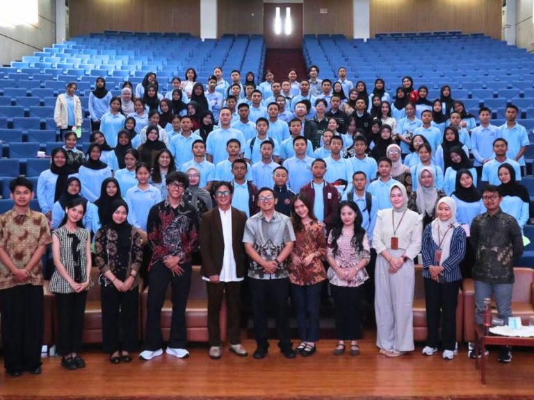 Bekali Pelajar Hadapi Era Digital, Program MisLeading Message Digelar di SRMA 11 Bandung