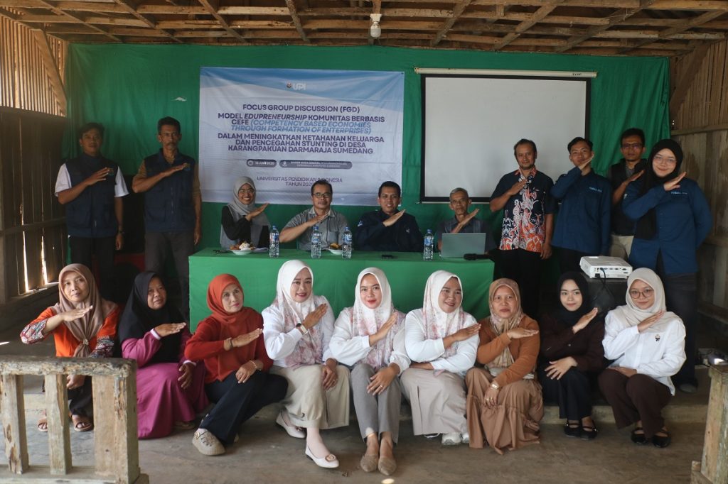 Tim Peneliti FIP UPI Gelar FGD Model Edupreneurship Berbasis CEFE untuk Perkuat Ketahanan Keluarga dan Pencegahan Stunting di Desa Karangpakuan