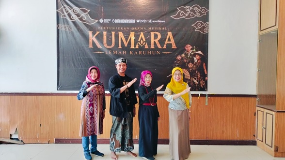 PRESTASI ALUMNI PRODI PENDIDIKAN SENI UPI DALAM GELAR KUMARA LEMAH KARUHUN DI SUKABUMI