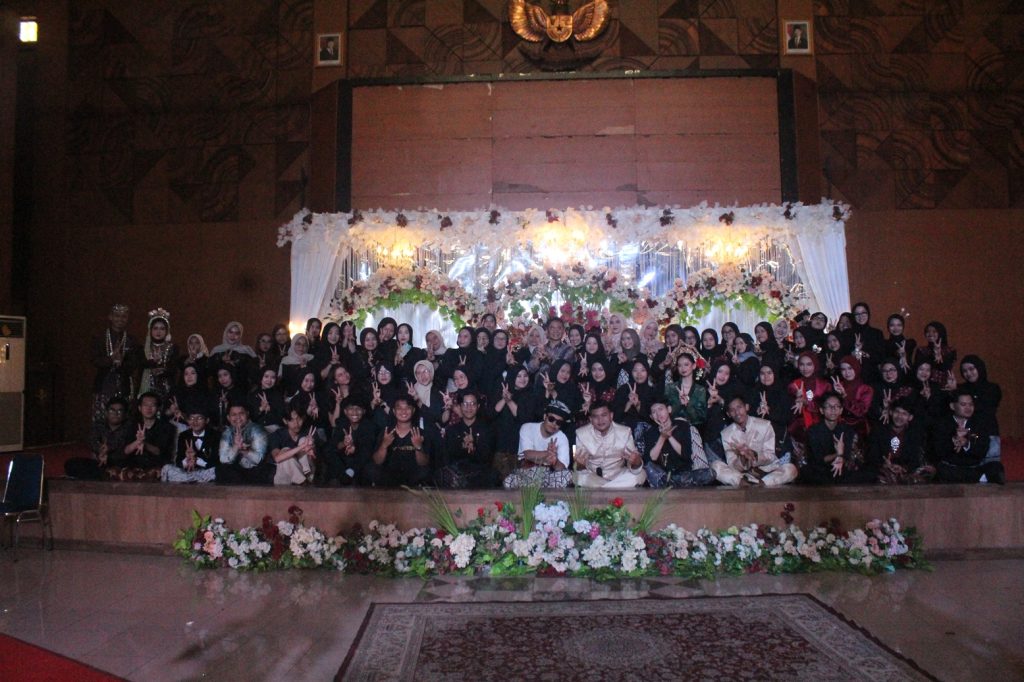 Lestarikan Tradisi, Mahasiswa Sunda UPI Sukses Gelar “Sankrama Harsa 2026”