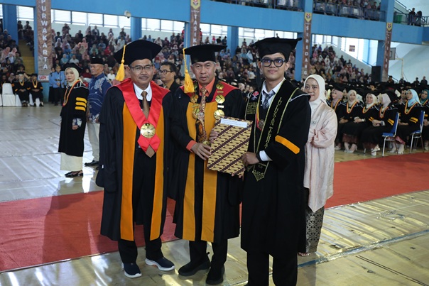 Muhammad Fadhly Rafiansyah Ungkap Rahasia Jadi Wisudawan Terbaik UPI