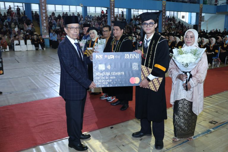 Ketua IKA UPI: Wisuda Bukan Akhir Perjalanan, Melainkan Awal Pembuktian Pengabdian kepada Masyarakat