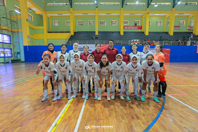 Sabet Gelar Juara, Tim Futsal Putri UPI Rajai Invitasi Mahasiswa Jakarta 2026