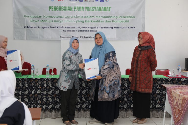 Prodi Kimia UPI dan MGMP Kimia Bandung Barat Bangun Ekosistem Riset Siswa melalui Peningkatan Kompetensi Guru