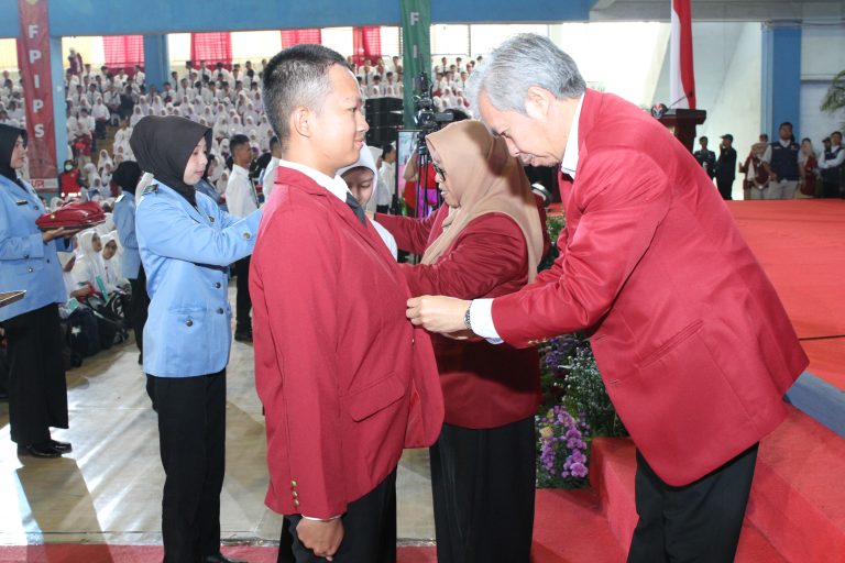 Rektor UPI Berharap Mahasiswa Baru Siap Menjalani Perkuliahan dengan Semangat dan Adaptasi Positif