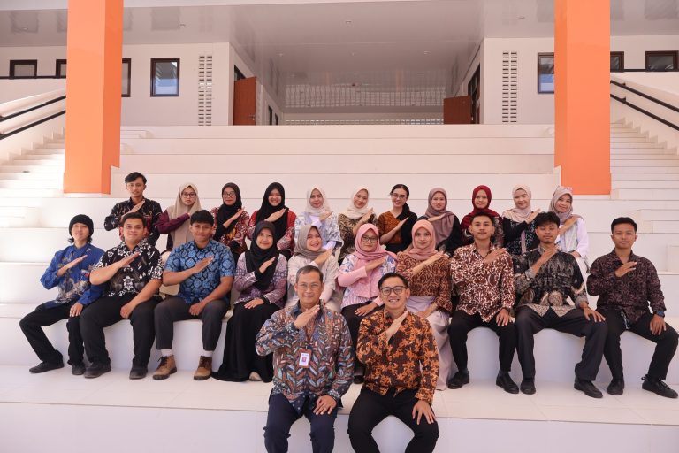 UPI Serahkan 22 Mahasiswa dan Lulusan sebagai Guru Pengajar Tamu untuk Dukung Sekolah Rakyat
