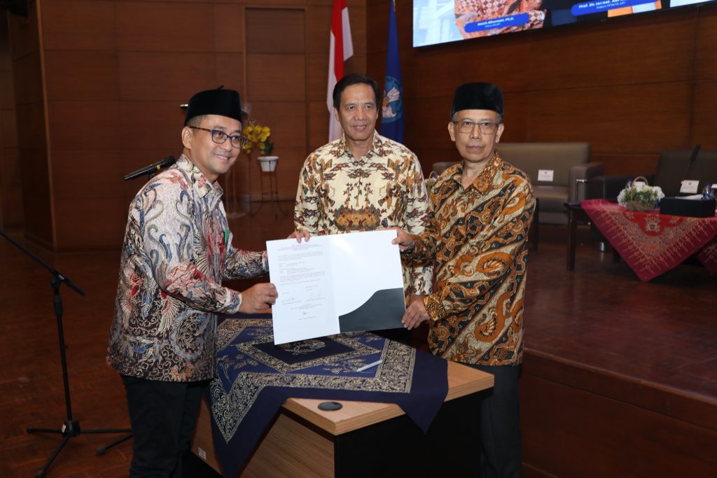 Ketua IKA UPI Lantik Pengurus IKA Komisariat FPMIPA UPI Periode 2026–2031