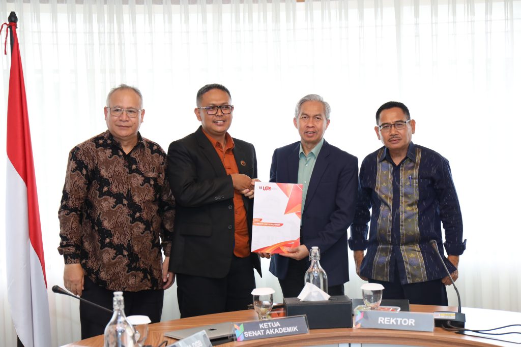 UPI Terima SK Pengangkatan Guru Besar Dosen Pegawai Tetap Pertama