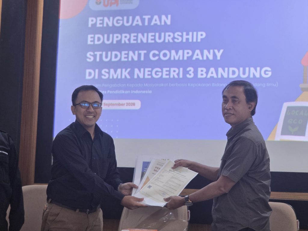 Kembangkan Jiwa Wirausaha Siswa, Tim PKM UPI Dampingi Pembentukan Student Company di SMKN 3 Bandung