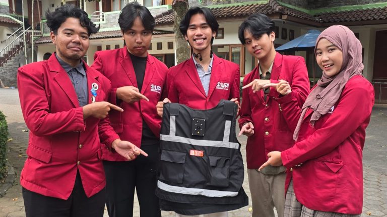 Tak Hanya Deteksi Rintangan, Netravest Buatan Mahasiswa UPI Bisa Kenali Nominal Uang