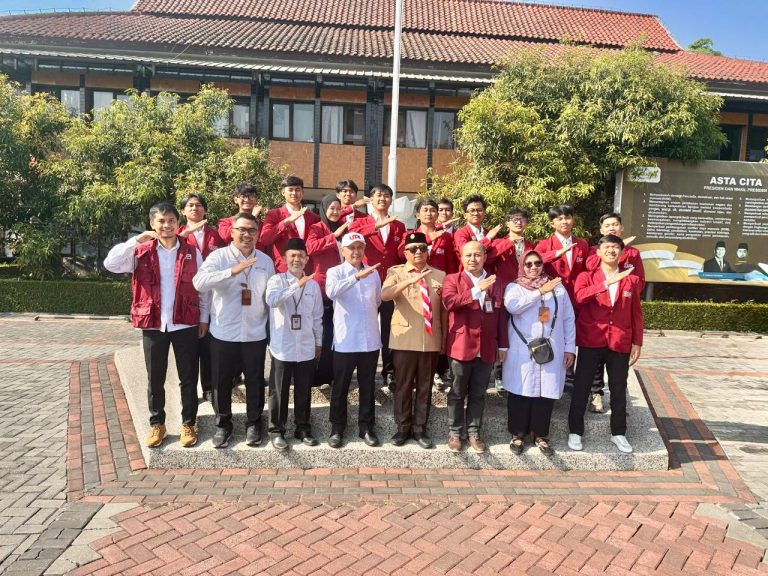 UPI Serahkan 68 Mahasiswa P2MB ke Pemkab Garut