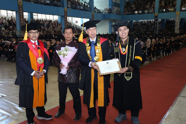 Pernah Burnout, Iwanul Hakim Buktikan Mahasiswa Kampus UPI di Cibiru Mampu Berprestasi