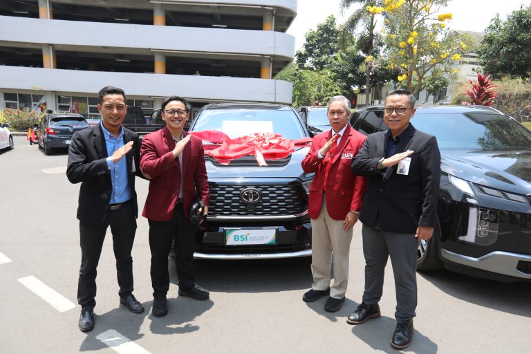 BSI Hibahkan Dua Kendaraan Operasional kepada UPI pada Dies Natalis ke-72