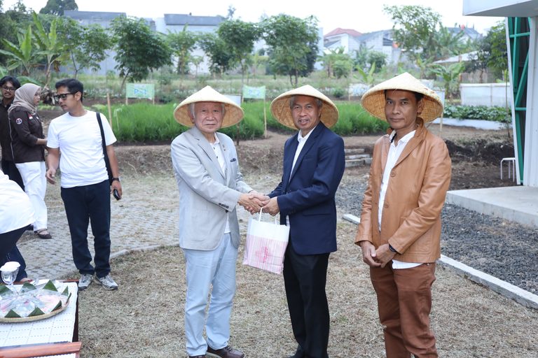 UPI Uji Coba Pupuk Earth Japan Farm, Dorong Produktivitas dan Kesejahteraan Petani