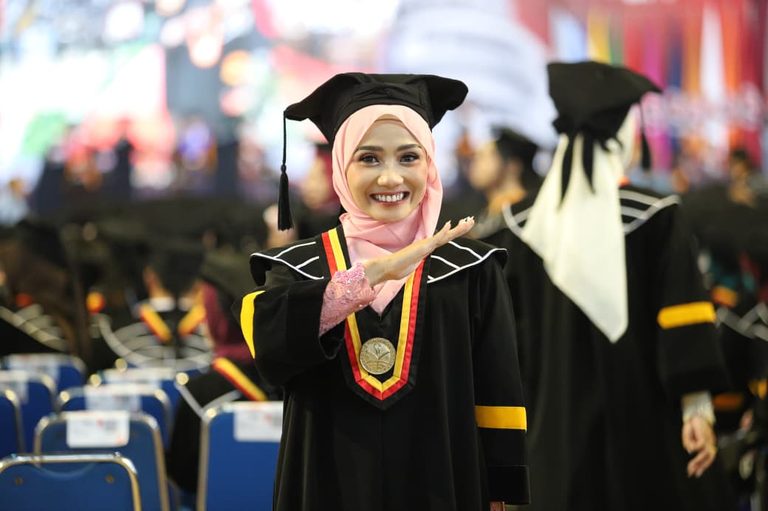 Menunggu Dua Tahun demi Kampus Impian, Widi Akhirnya Lulus dari UPI