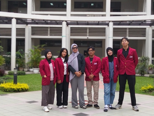 Inovasi Pembelajaran Berbasis Proyek Hantarkan Mahasiswa Fisika UPI Raih Medali Emas Lomba Esai Internasional